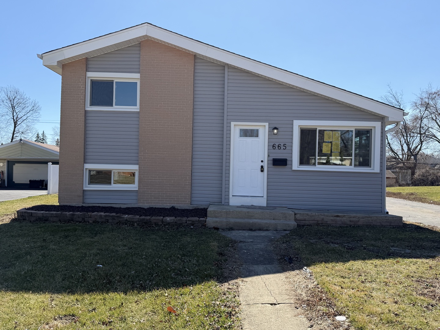 665 Easy Street, Glendale Heights, IL 60139