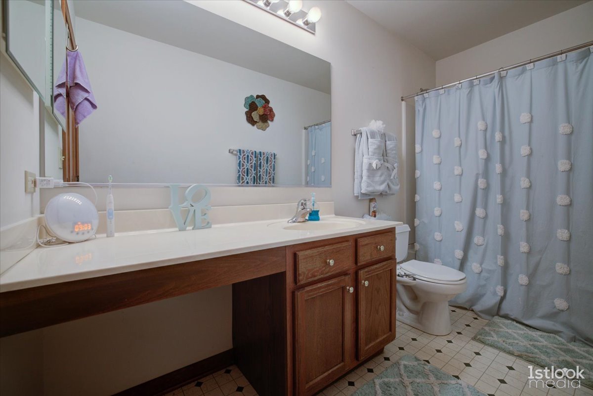 220 Carroll Way, Bartlett, IL 60103