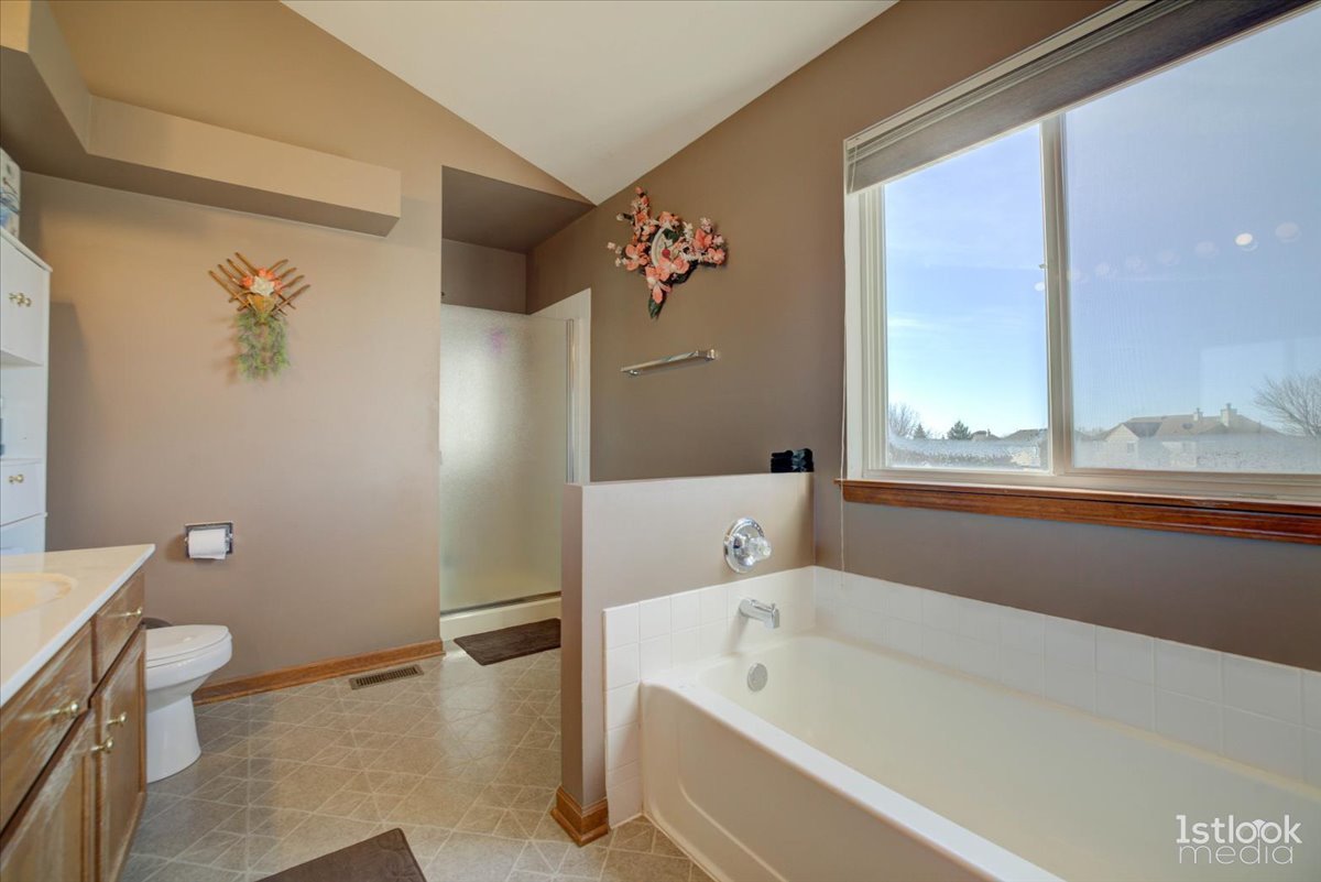 220 Carroll Way, Bartlett, IL 60103