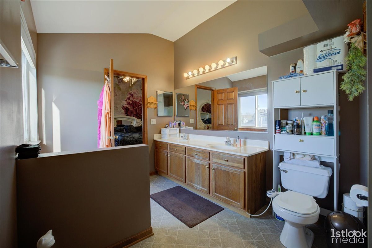 220 Carroll Way, Bartlett, IL 60103