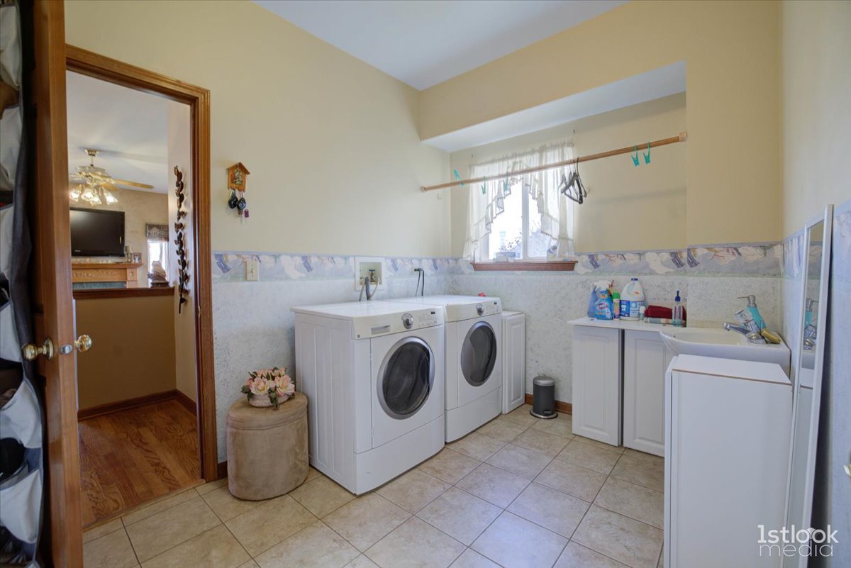 220 Carroll Way, Bartlett, IL 60103