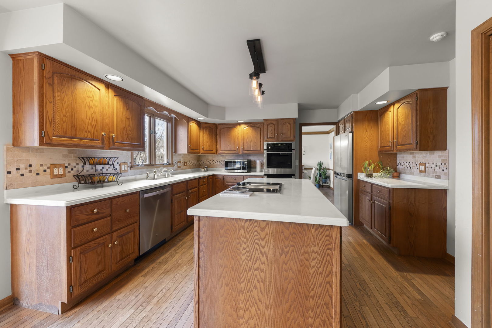 381 Prairie Knoll Drive, Naperville, IL 60565