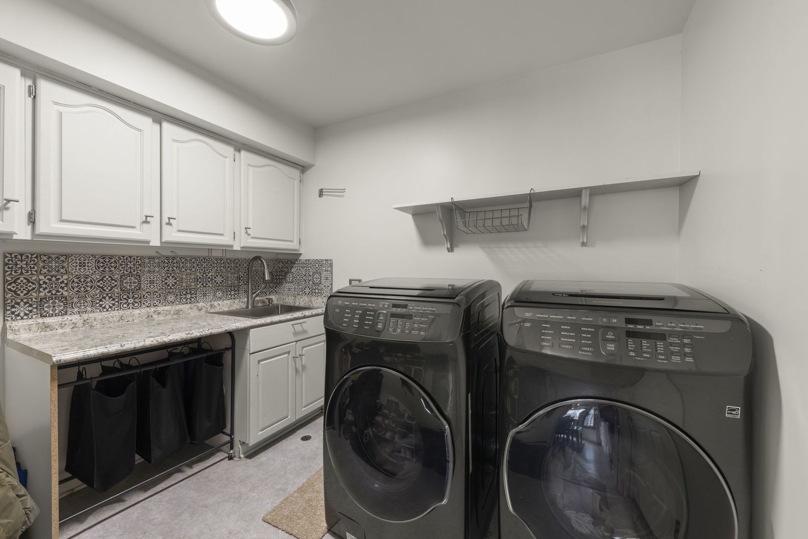 381 Prairie Knoll Drive, Naperville, IL 60565