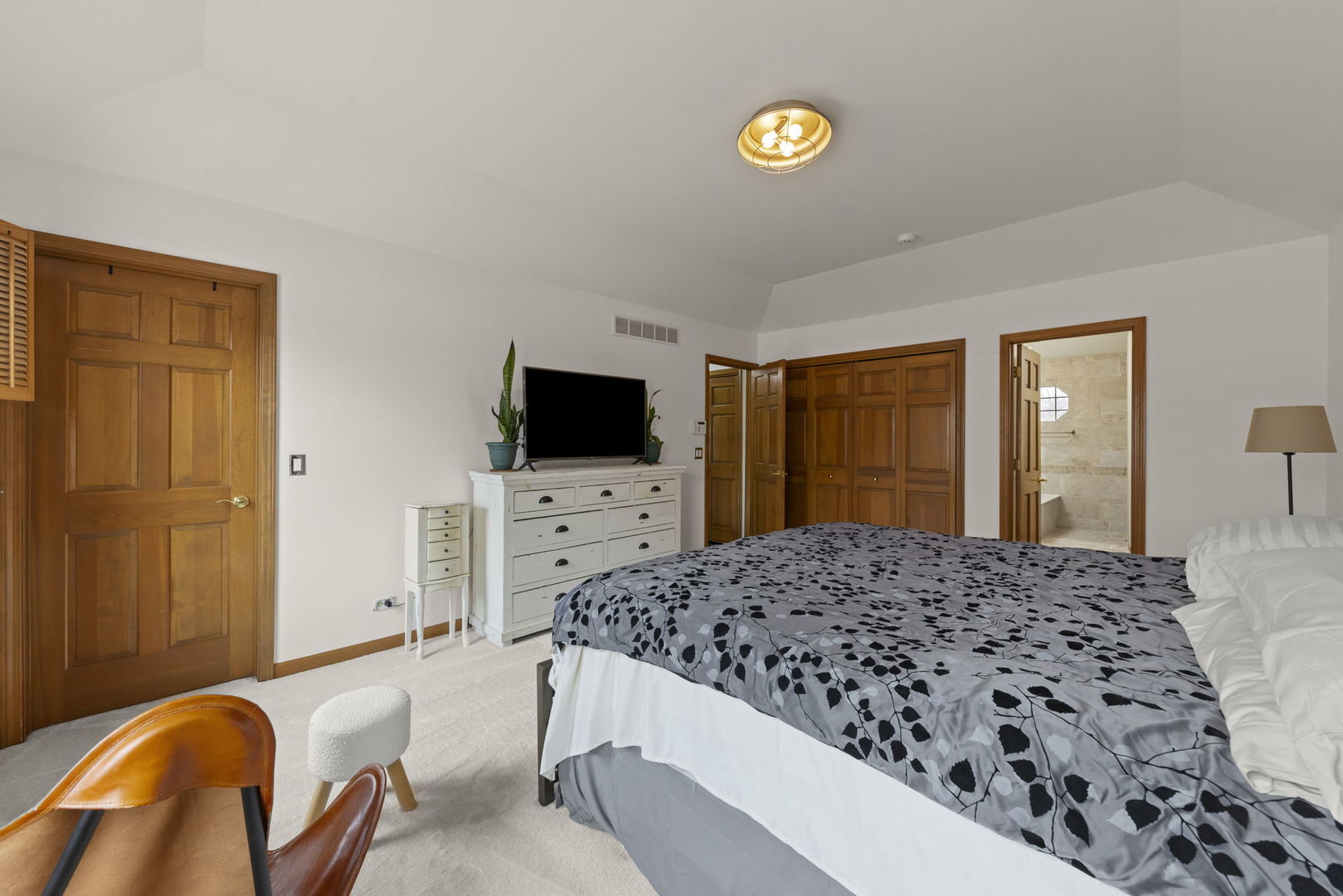 381 Prairie Knoll Drive, Naperville, IL 60565