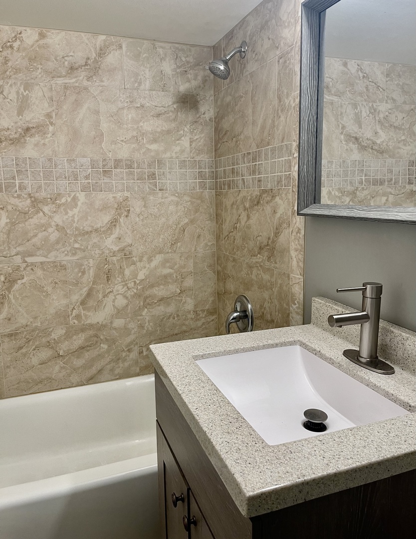 7830 W North Avenue #305, Elmwood Park, IL 60707