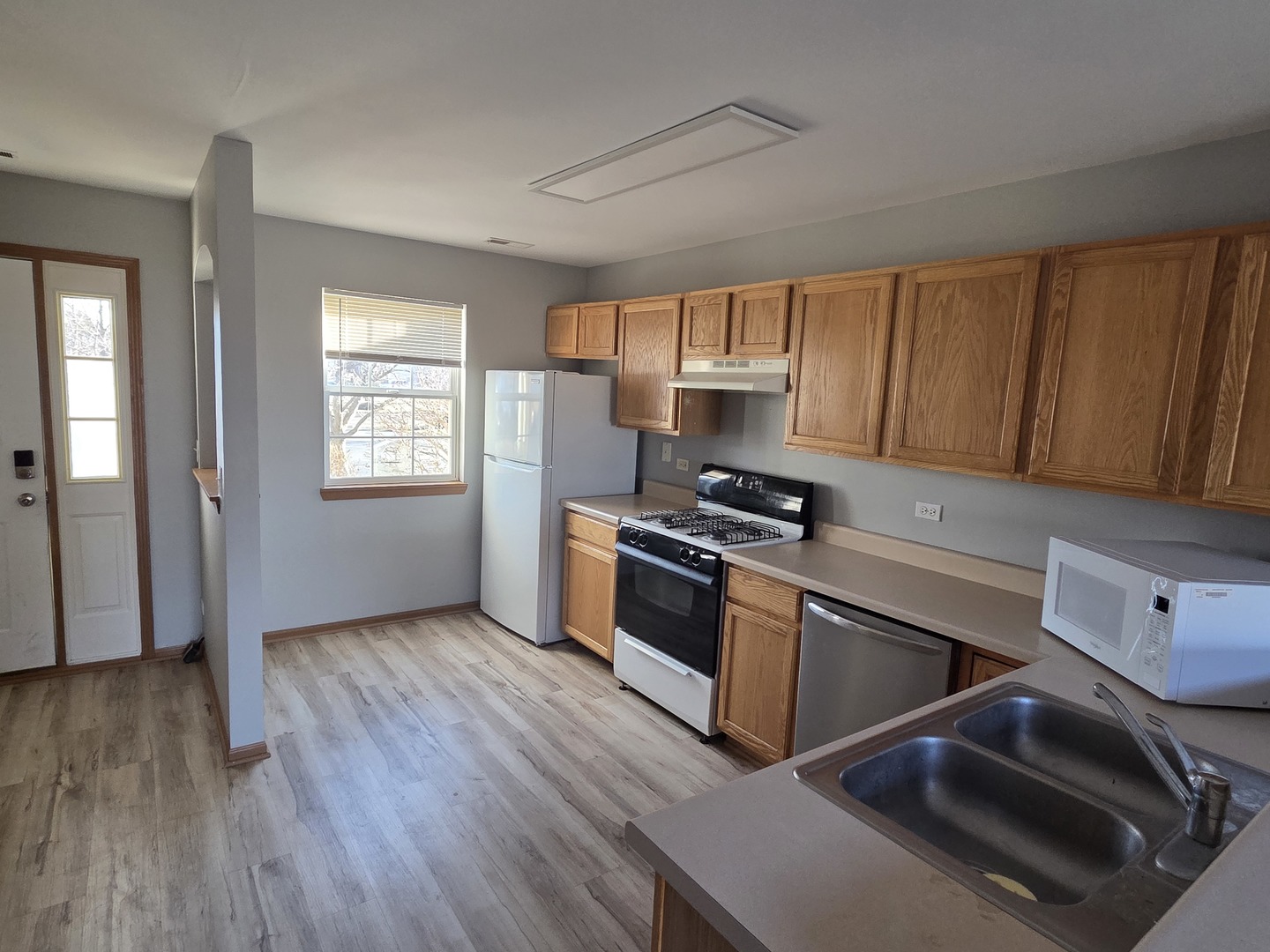 1633 W Chrysler Drive #1633, Belvidere, IL 61008