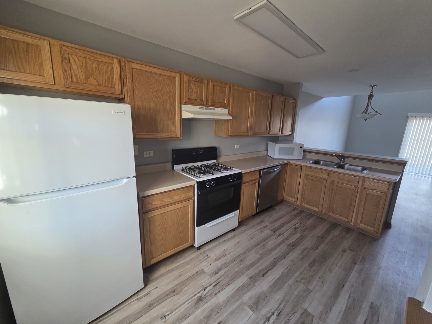 1633 W Chrysler Drive #1633, Belvidere, IL 61008