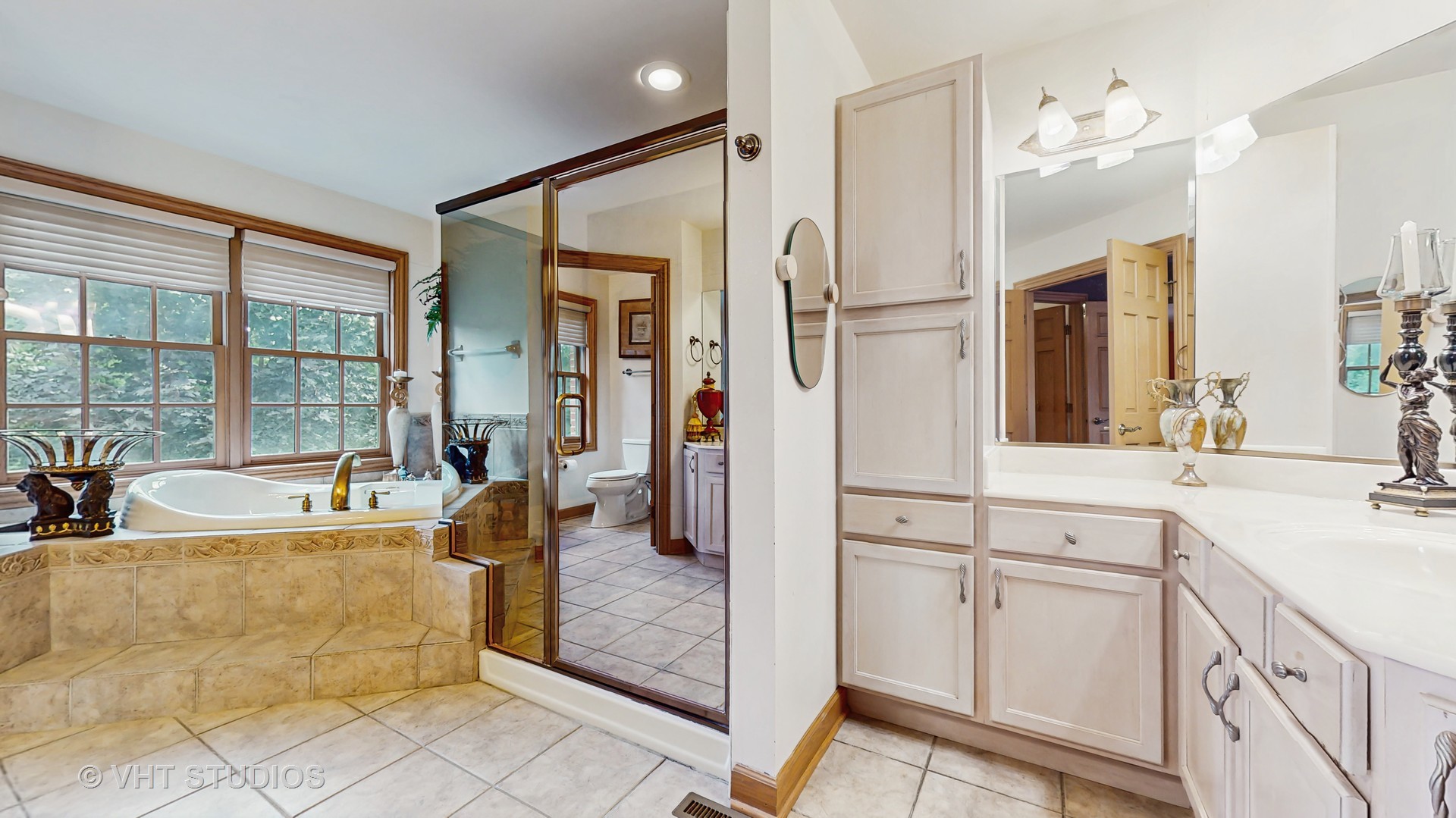 1527 Lexington Circle, Schaumburg, IL 60173