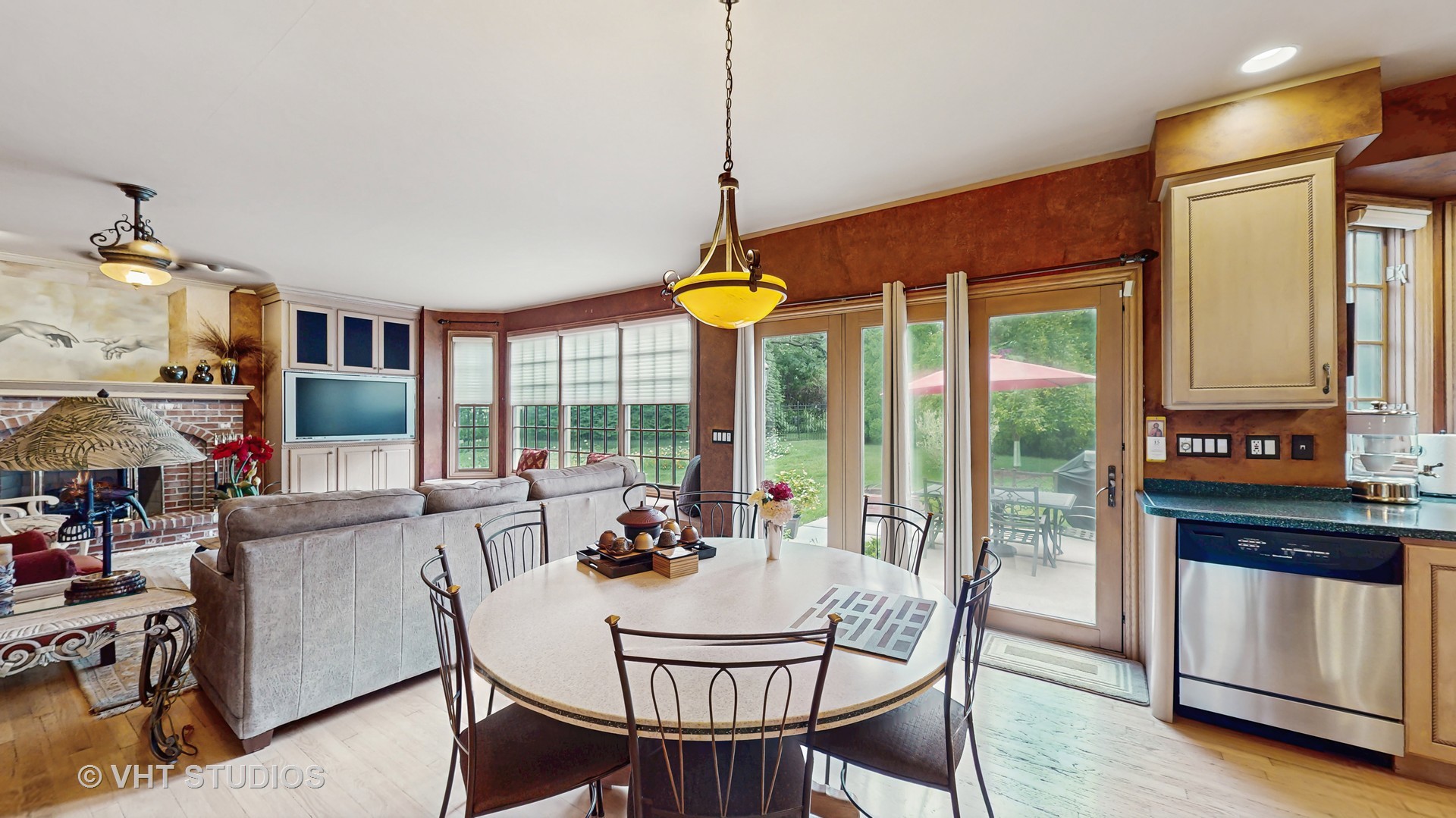 1527 Lexington Circle, Schaumburg, IL 60173