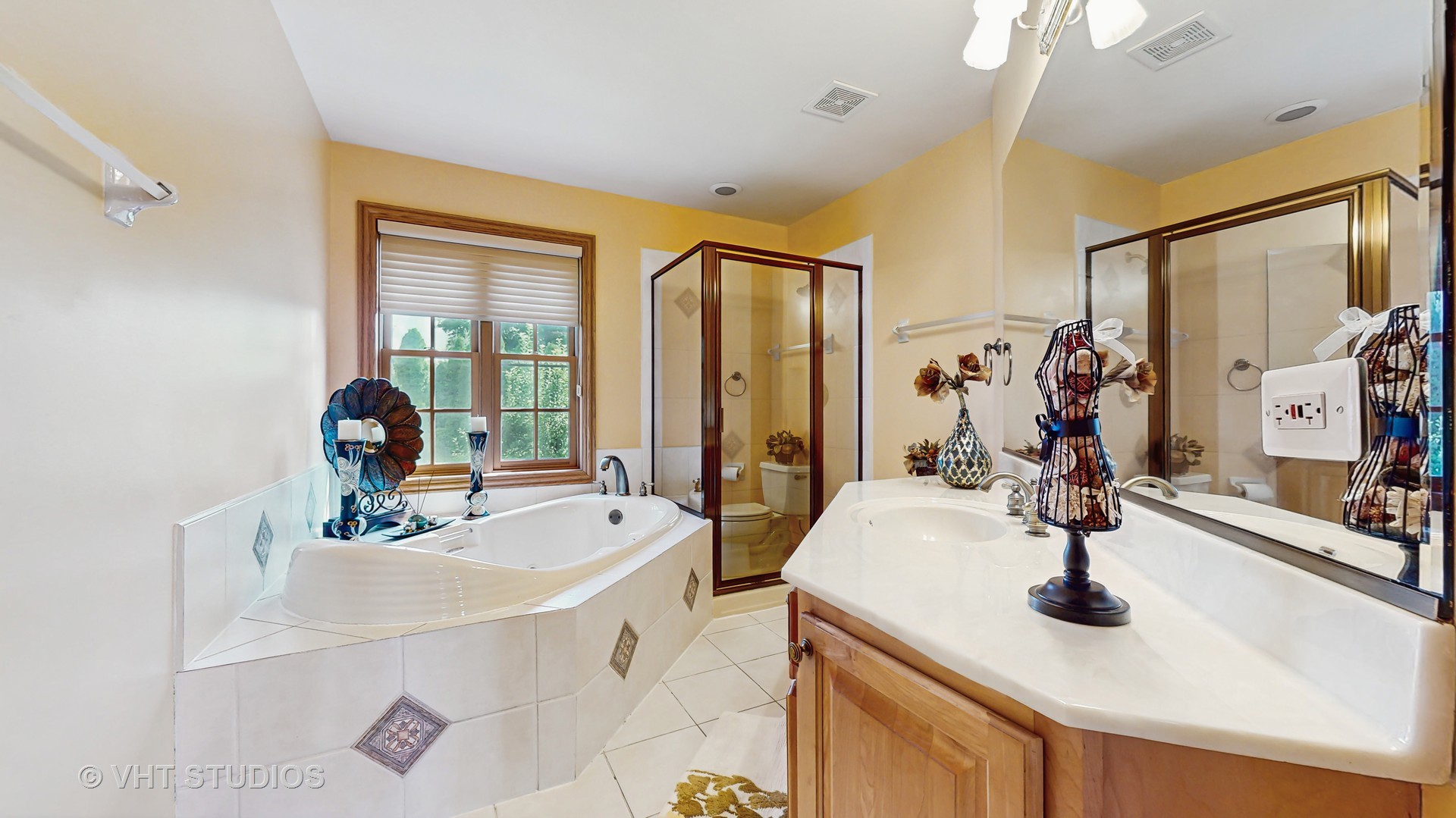 1527 Lexington Circle, Schaumburg, IL 60173