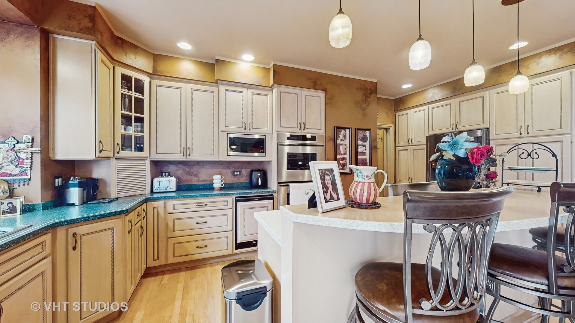 1527 Lexington Circle, Schaumburg, IL 60173