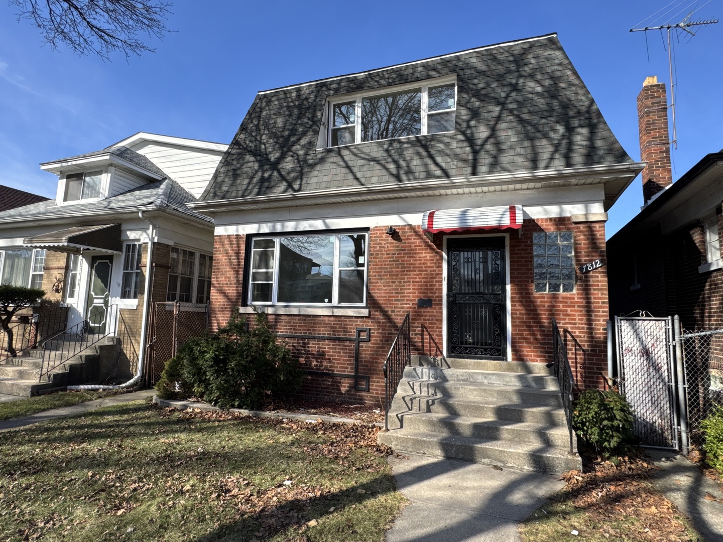 7812 S Paxton Avenue, Chicago, IL 60649