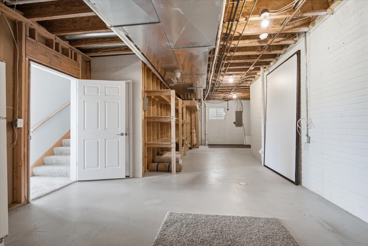 2711 Radbourne Drive, Bloomington, IL 61704