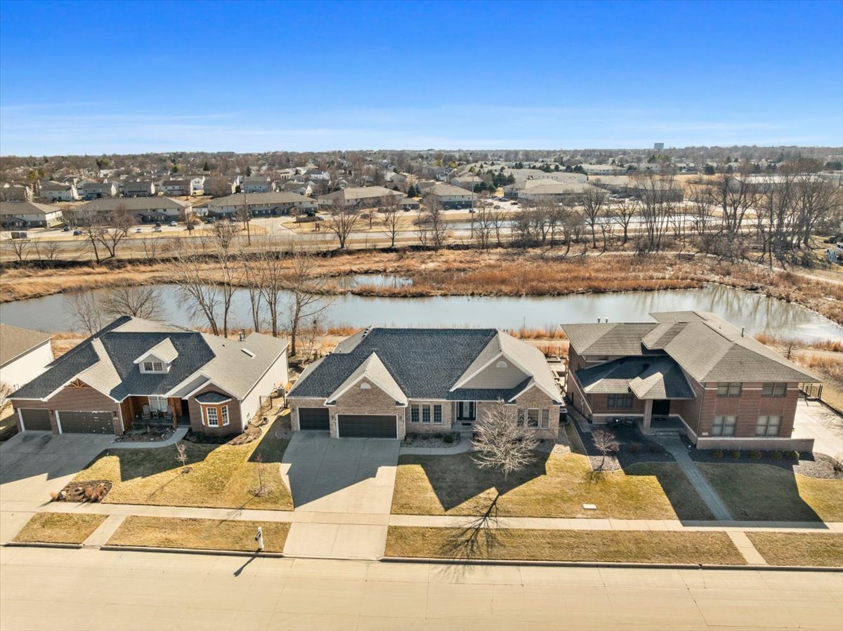 2711 Radbourne Drive, Bloomington, IL 61704