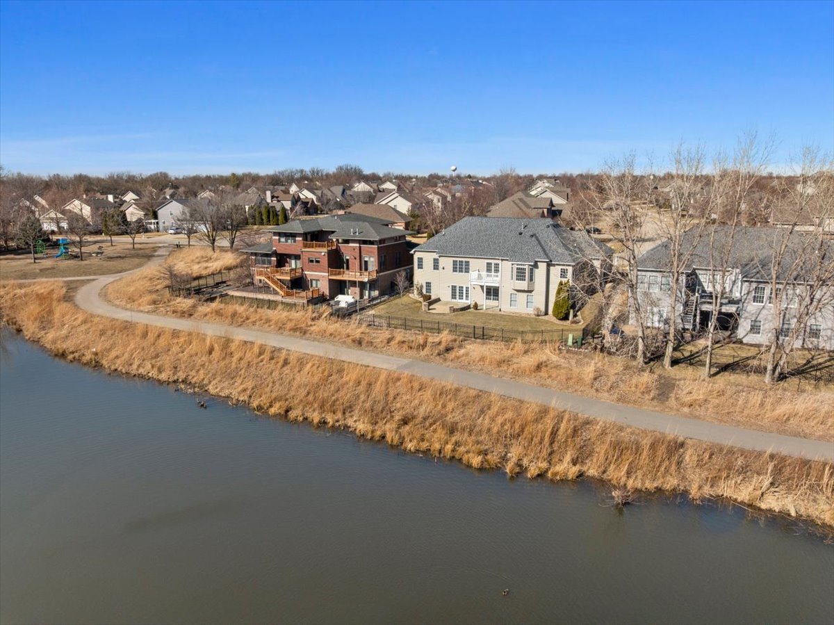 2711 Radbourne Drive, Bloomington, IL 61704