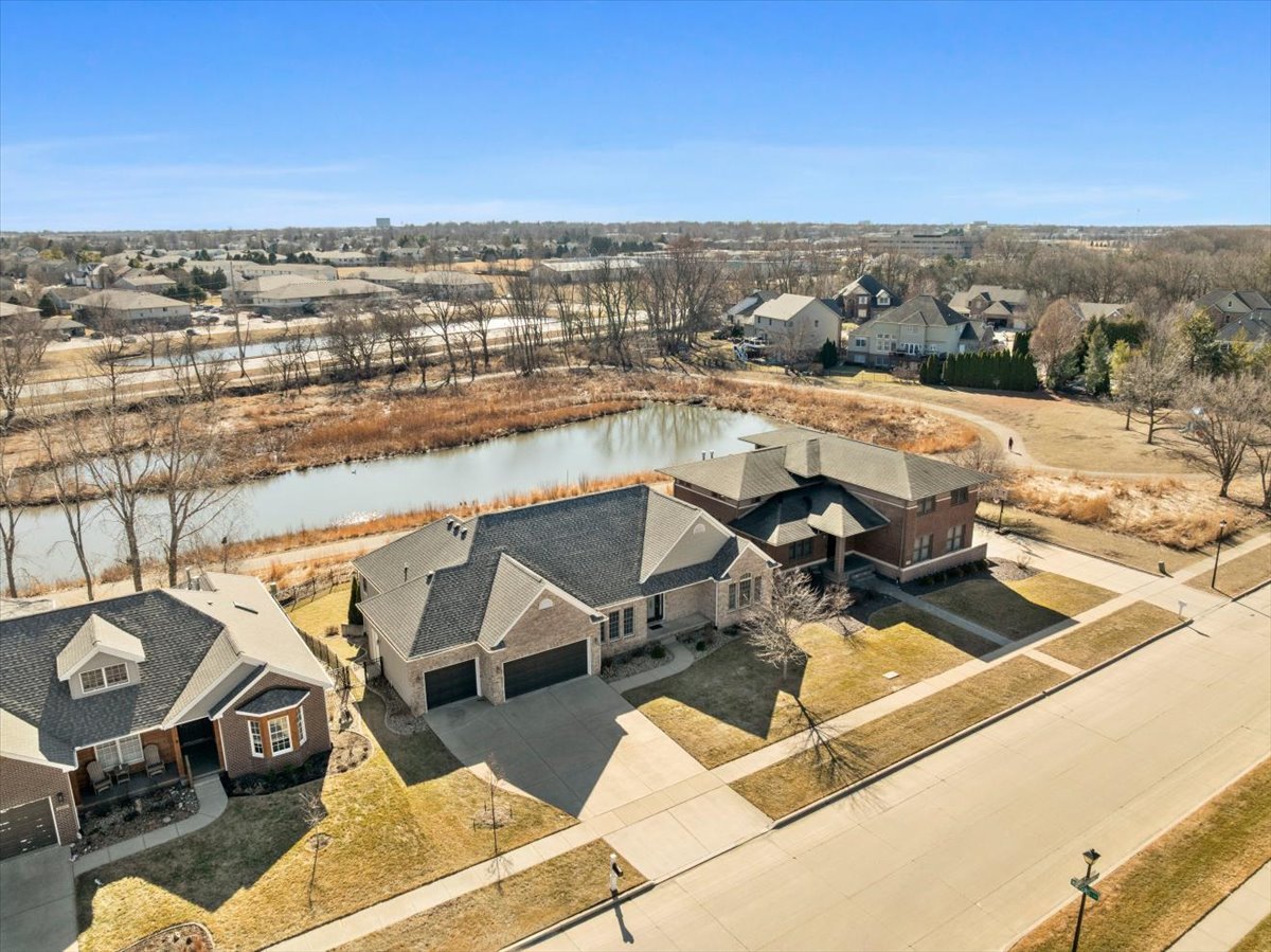 2711 Radbourne Drive, Bloomington, IL 61704