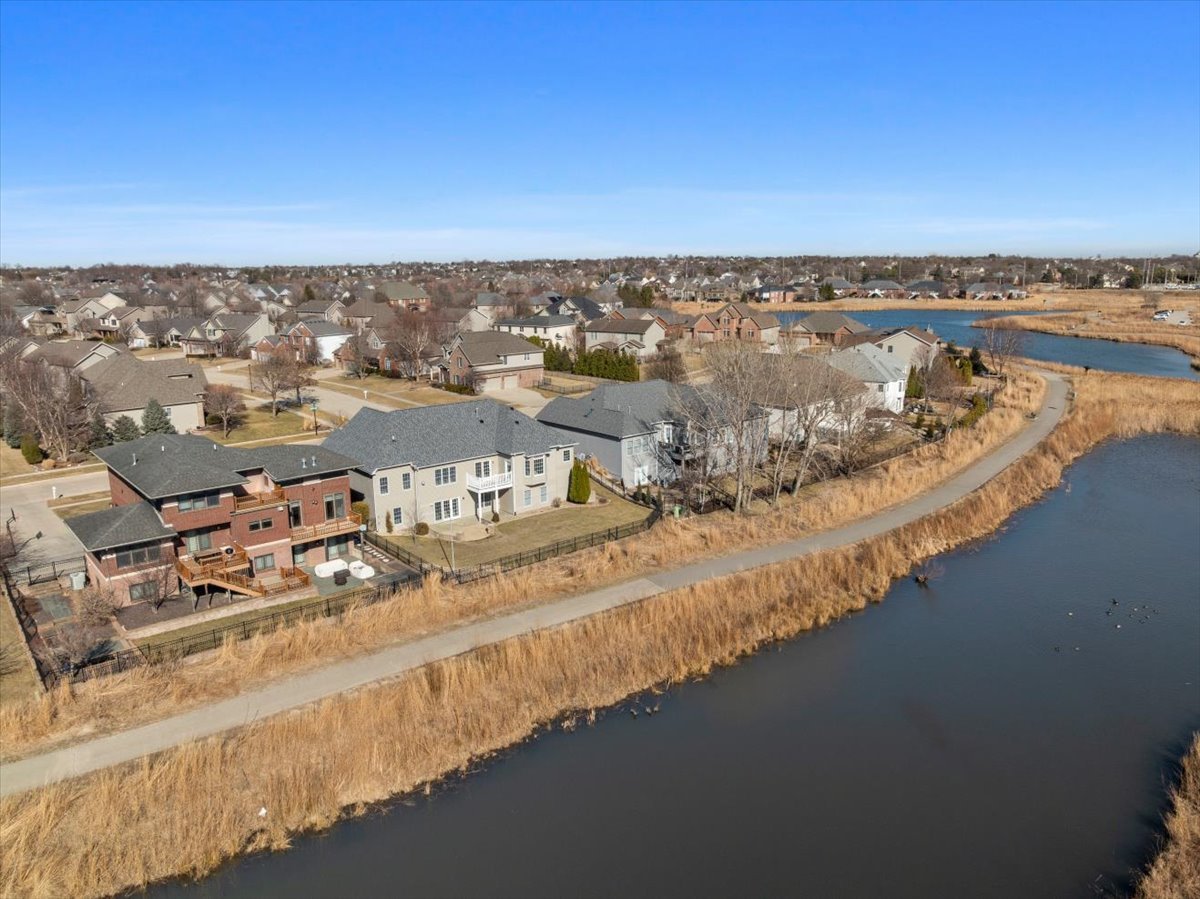 2711 Radbourne Drive, Bloomington, IL 61704