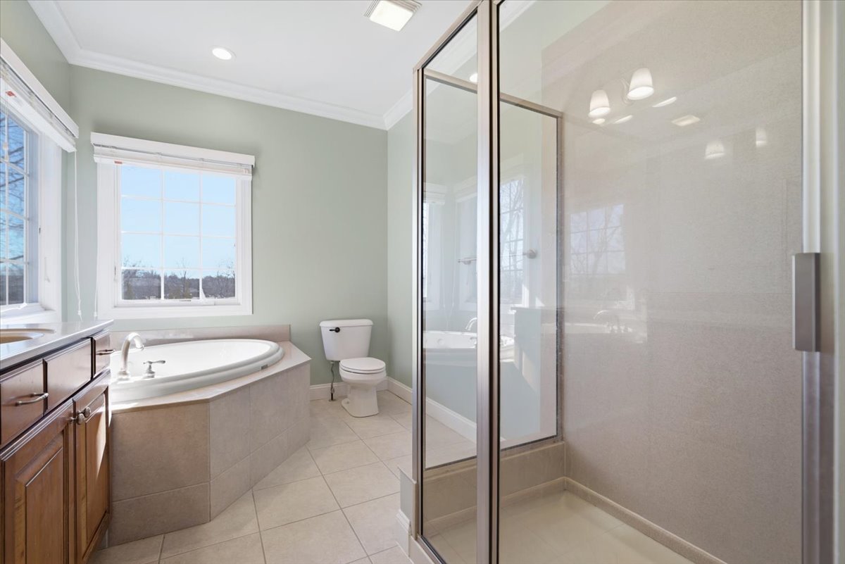 2711 Radbourne Drive, Bloomington, IL 61704