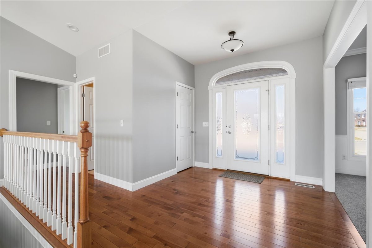 2711 Radbourne Drive, Bloomington, IL 61704