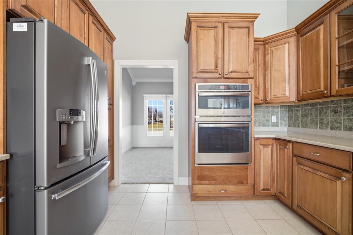 2711 Radbourne Drive, Bloomington, IL 61704