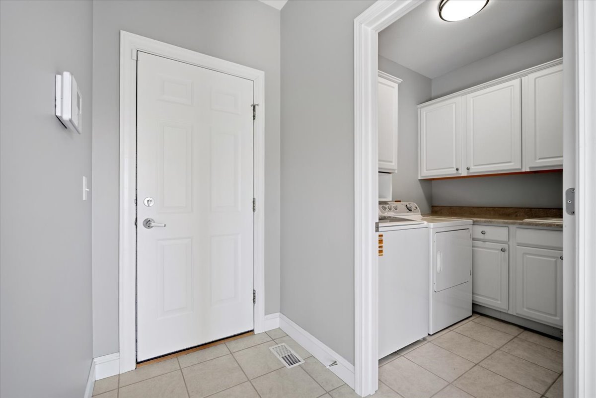 2711 Radbourne Drive, Bloomington, IL 61704