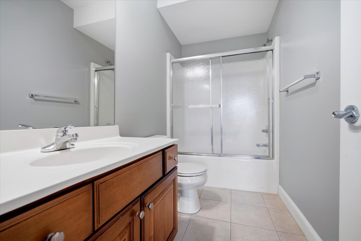 2711 Radbourne Drive, Bloomington, IL 61704