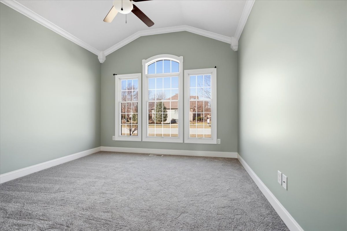 2711 Radbourne Drive, Bloomington, IL 61704