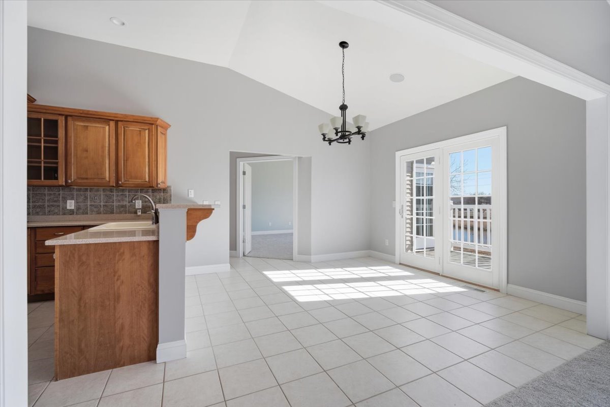 2711 Radbourne Drive, Bloomington, IL 61704