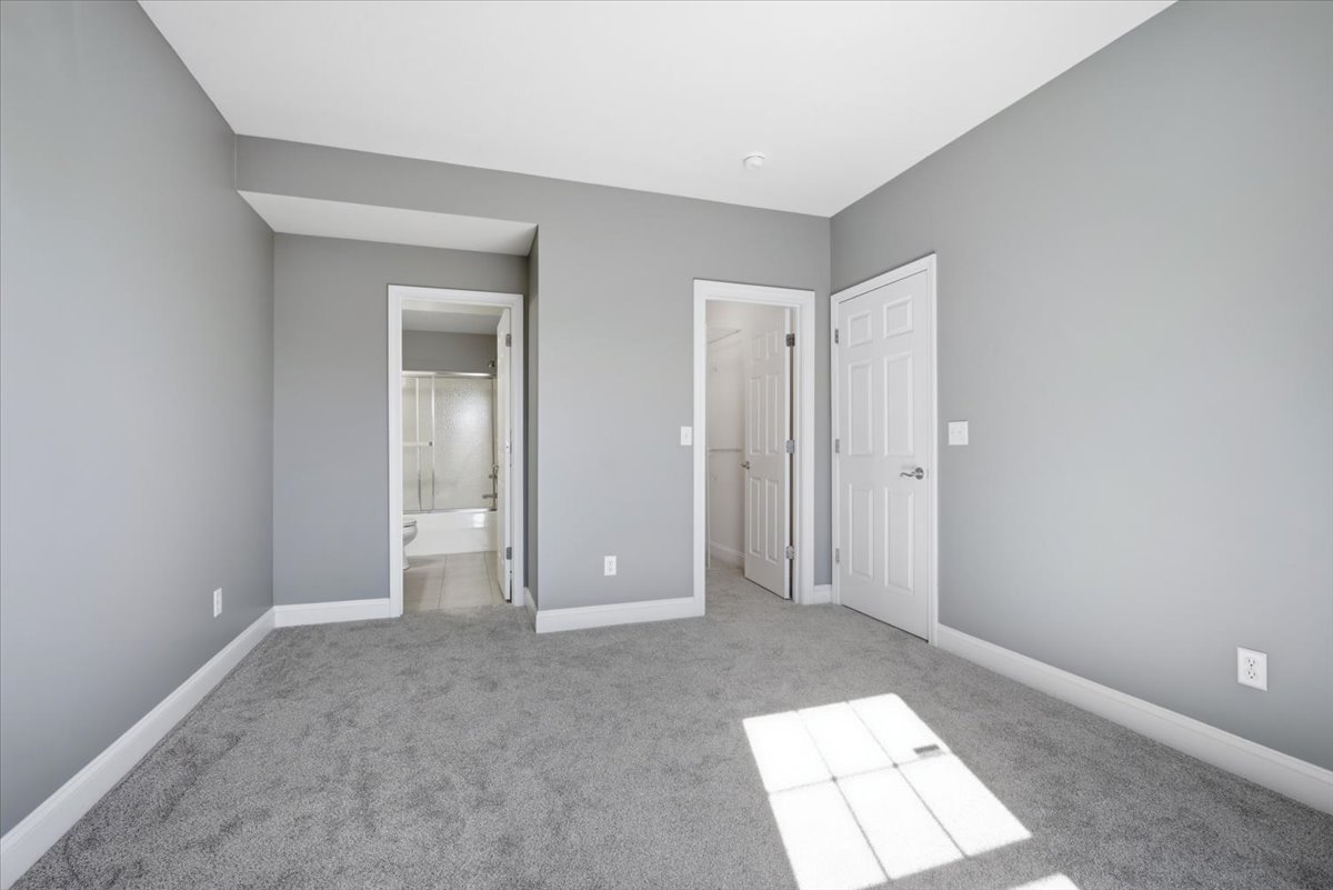 2711 Radbourne Drive, Bloomington, IL 61704