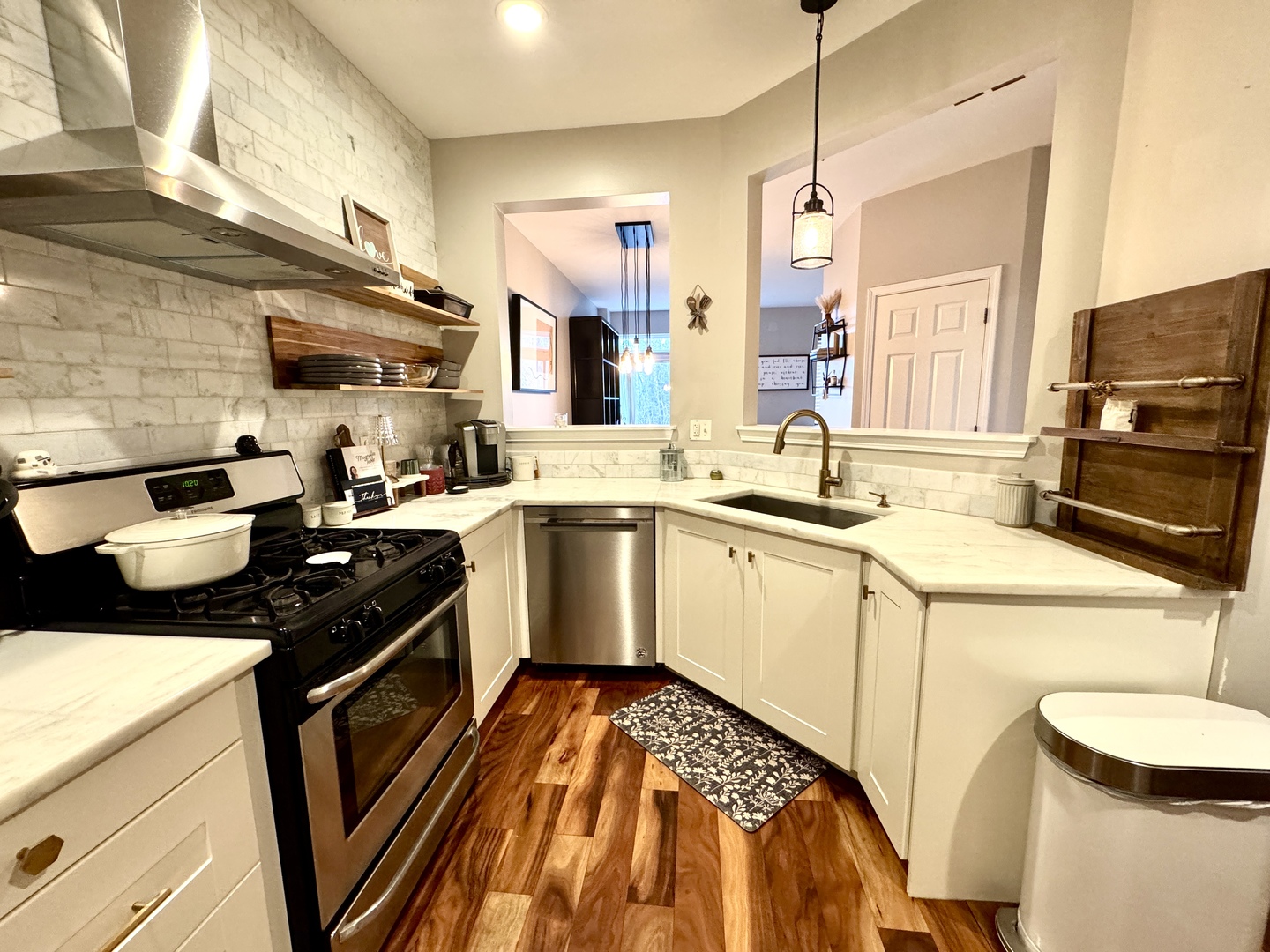 83 Keeneland Court, Grayslake, IL 60030