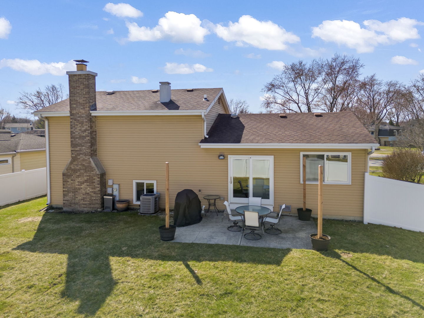 1551 Briarcliffe Boulevard, Wheaton, IL 60189