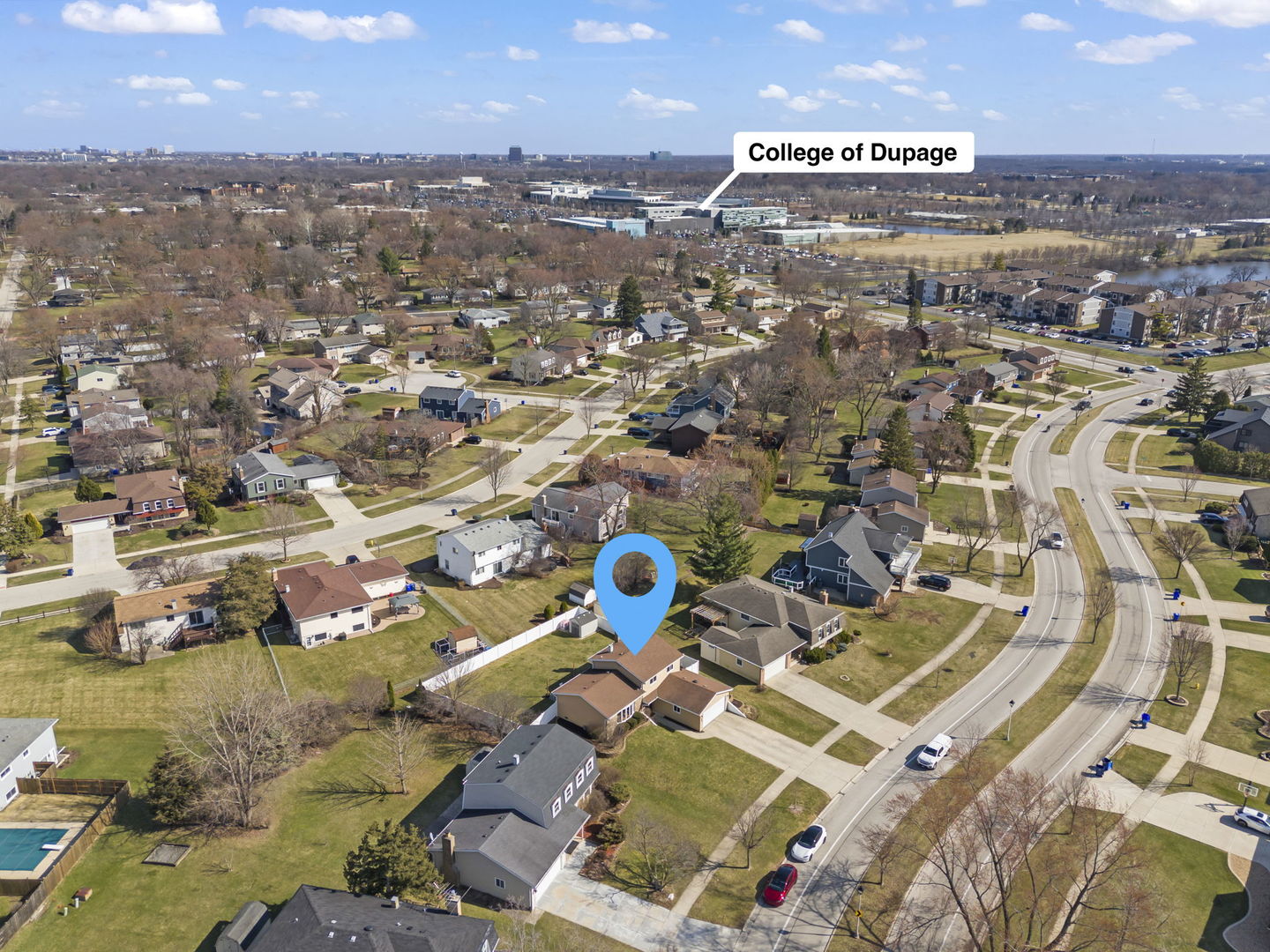 1551 Briarcliffe Boulevard, Wheaton, IL 60189