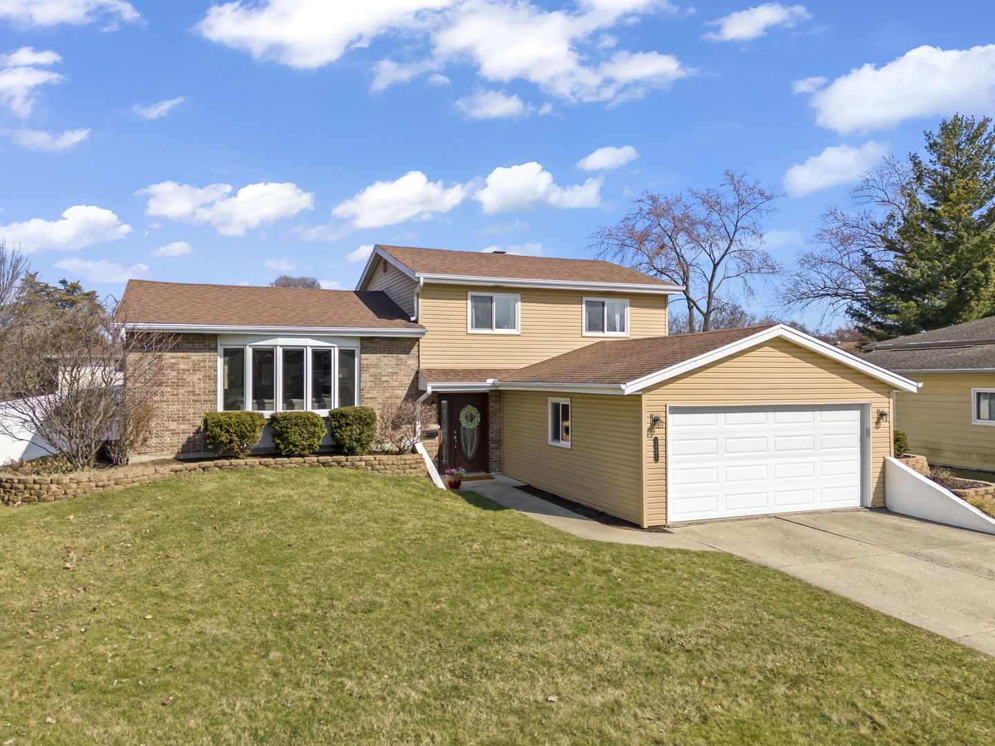 1551 Briarcliffe Boulevard, Wheaton, IL 60189