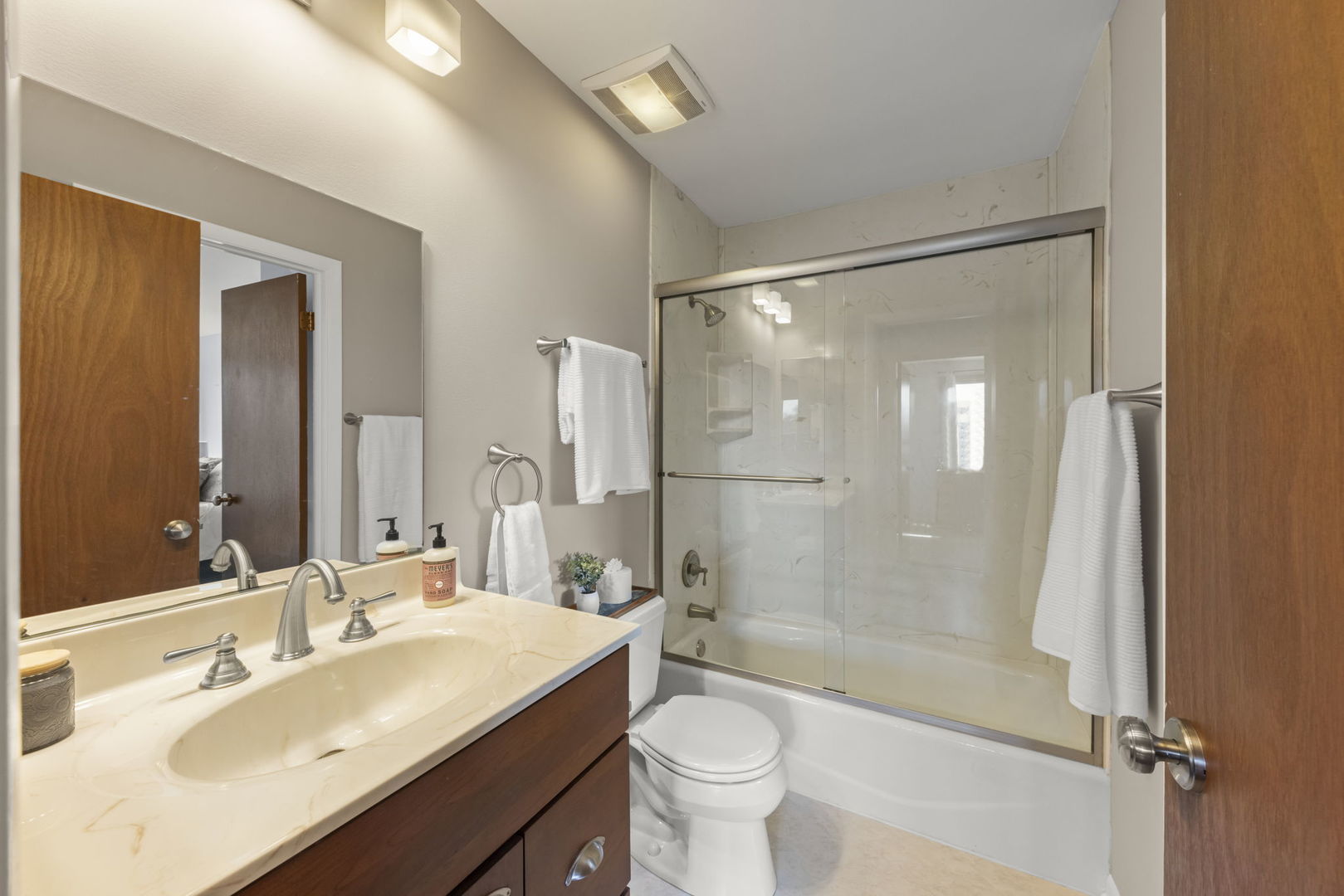 1551 Briarcliffe Boulevard, Wheaton, IL 60189