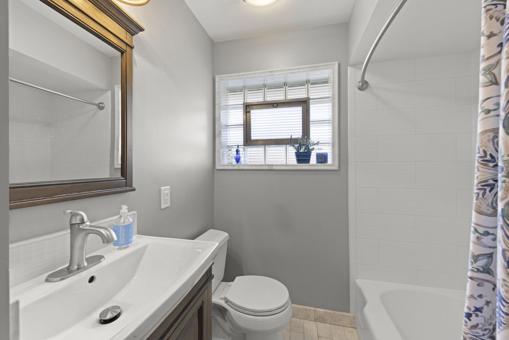 928 S Hillcrest Avenue, Elmhurst, IL 60126