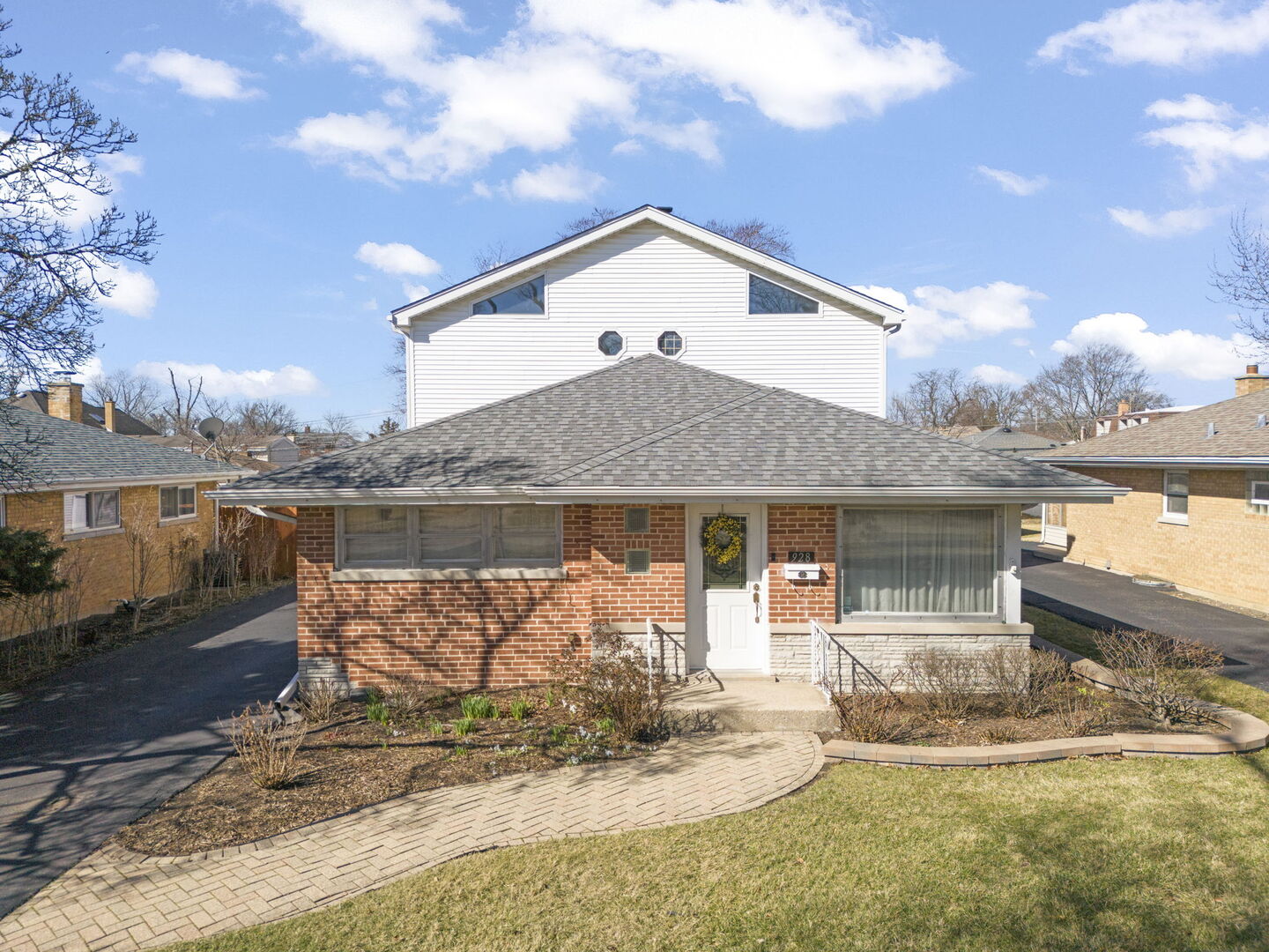 928 S Hillcrest Avenue, Elmhurst, IL 60126