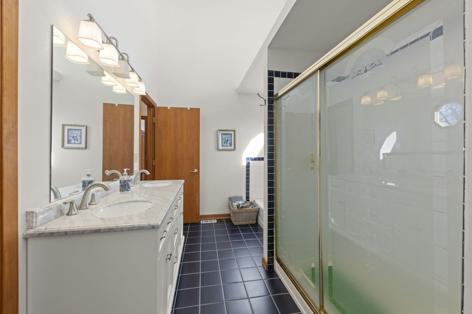 928 S Hillcrest Avenue, Elmhurst, IL 60126