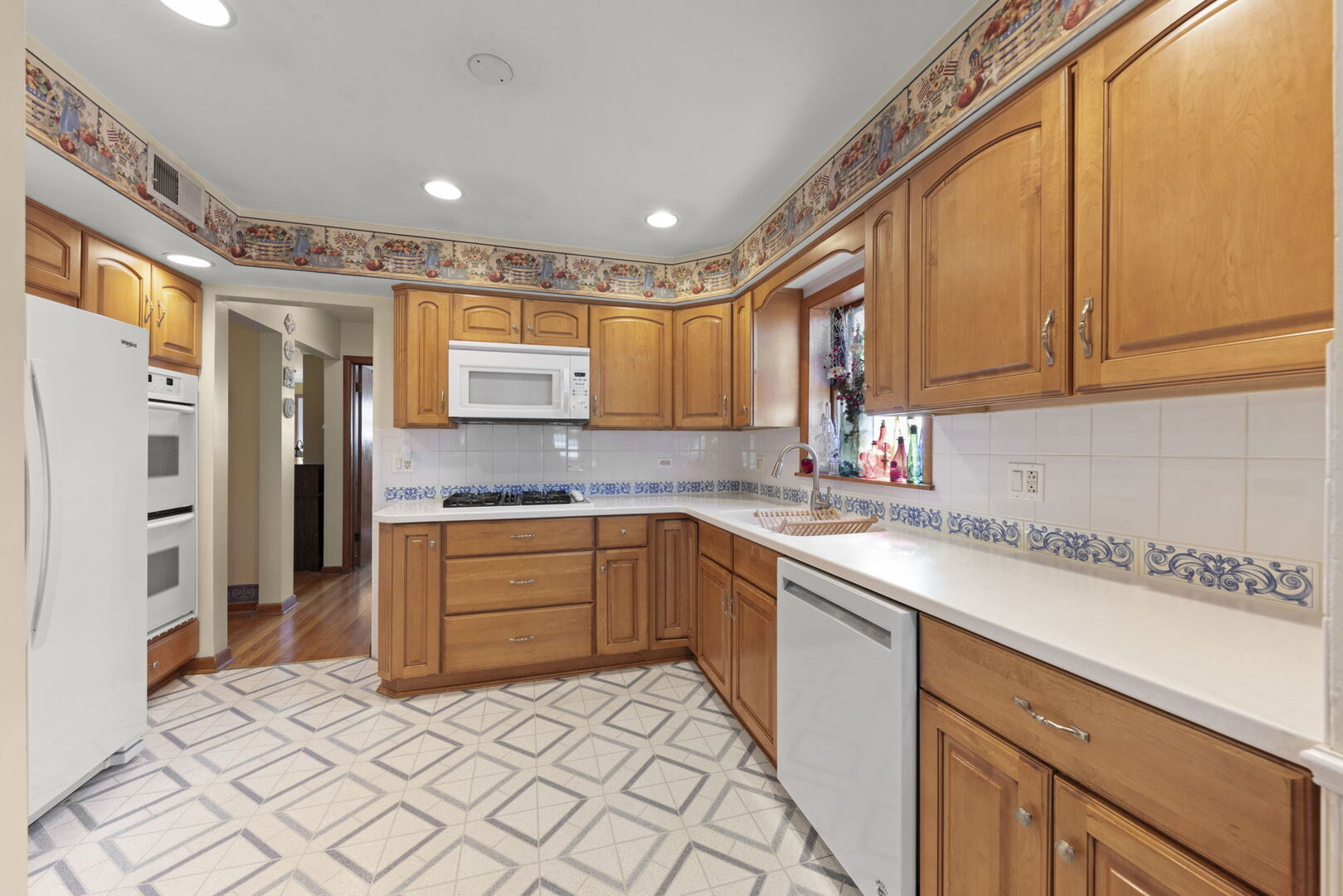 928 S Hillcrest Avenue, Elmhurst, IL 60126