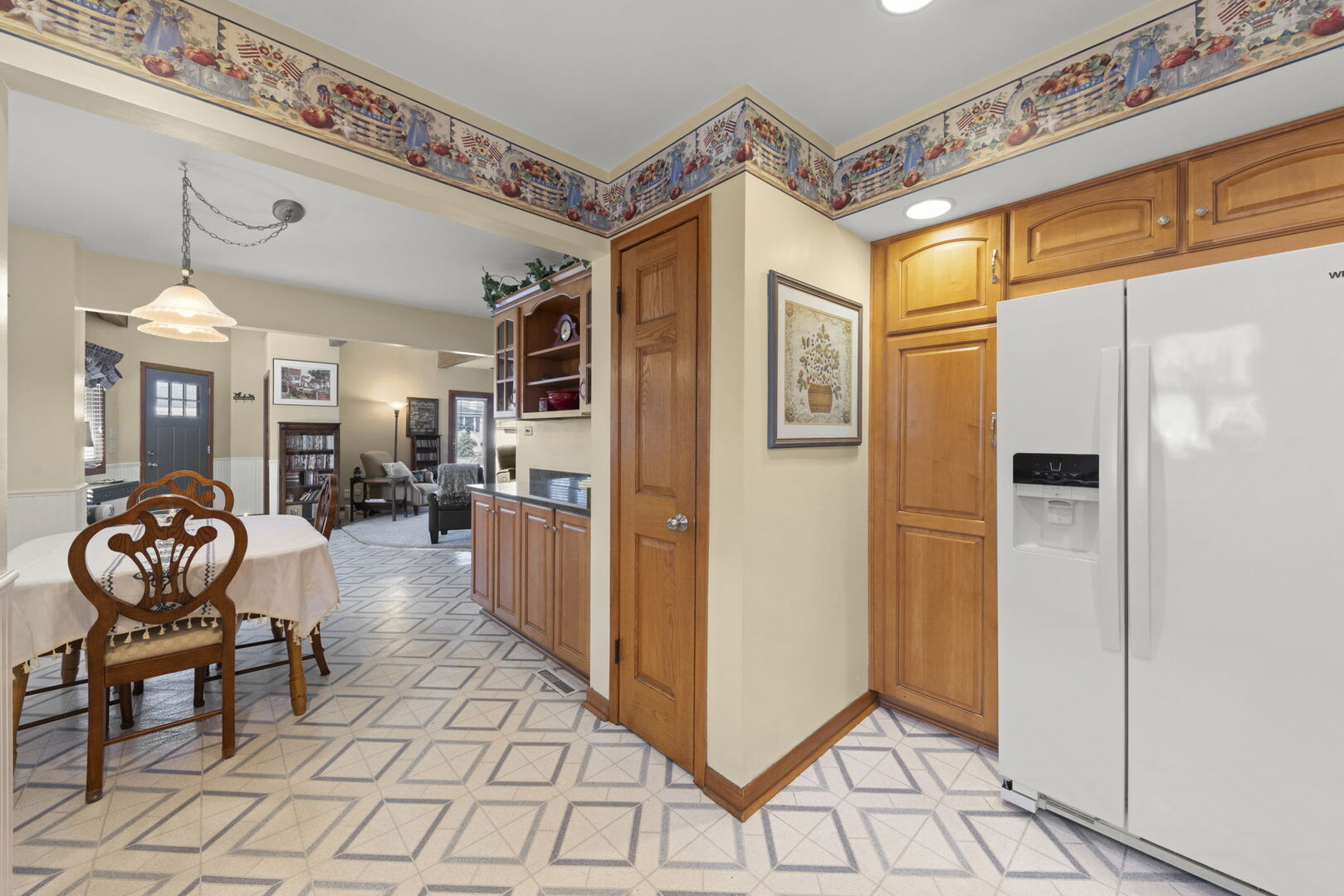 928 S Hillcrest Avenue, Elmhurst, IL 60126