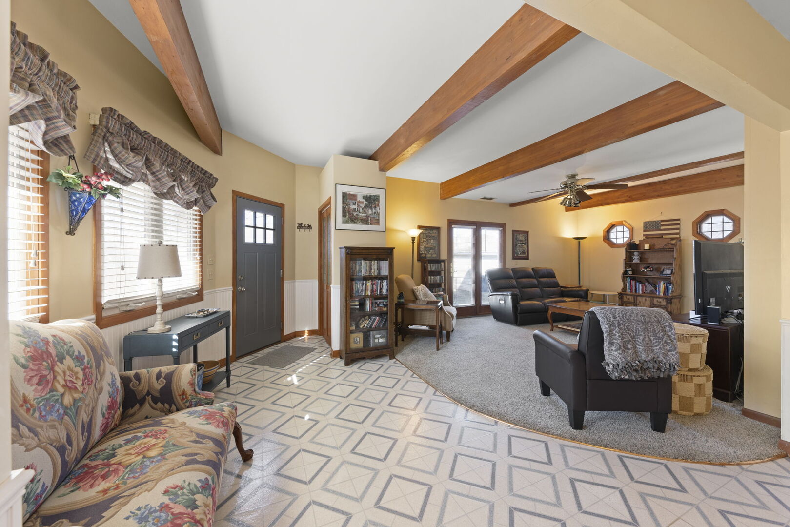 928 S Hillcrest Avenue, Elmhurst, IL 60126