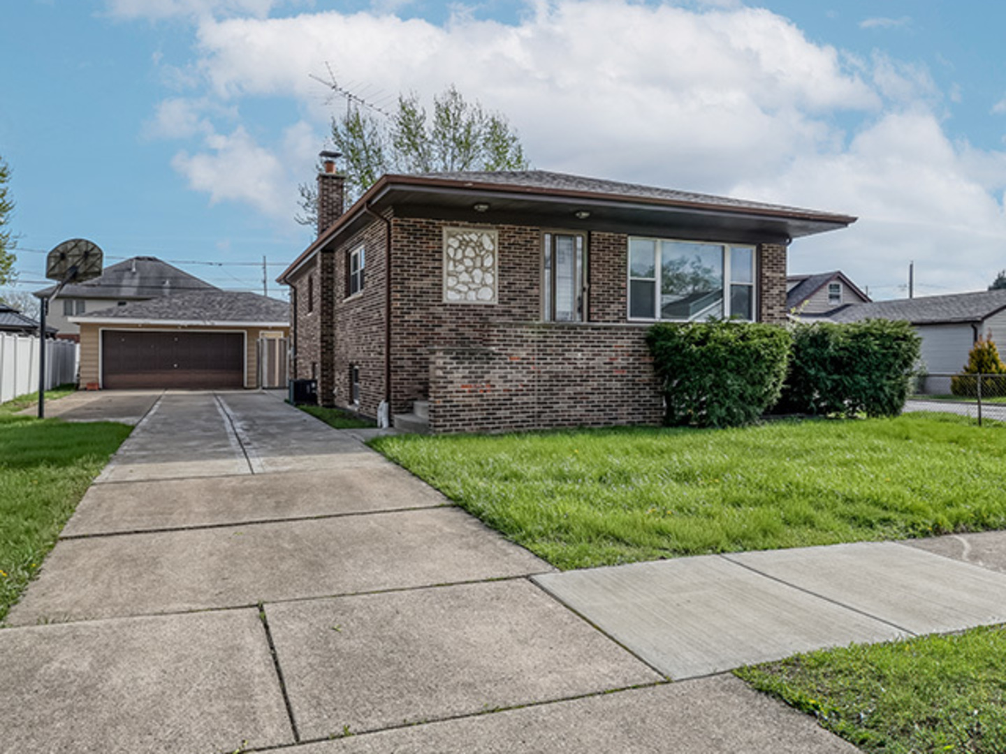 5707 W 90th Place, Oak Lawn, IL 60453