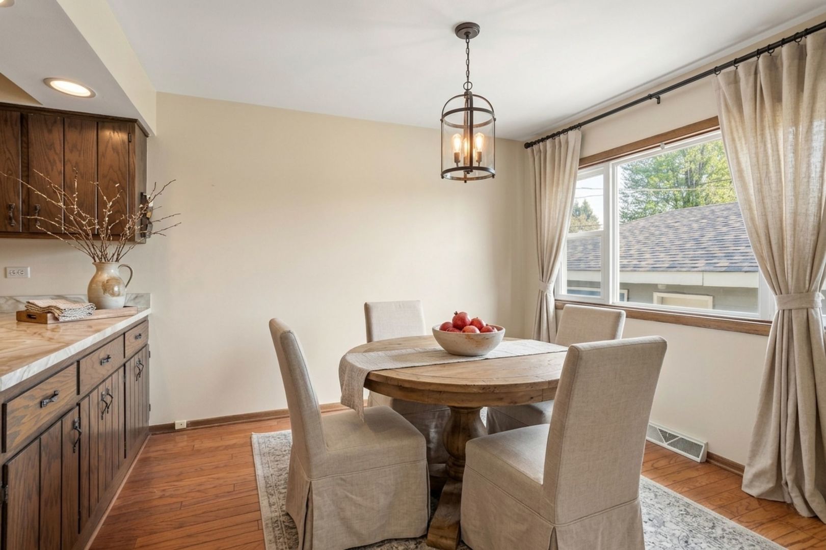 5707 W 90th Place, Oak Lawn, IL 60453