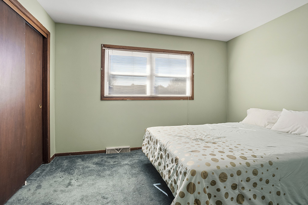 5707 W 90th Place, Oak Lawn, IL 60453