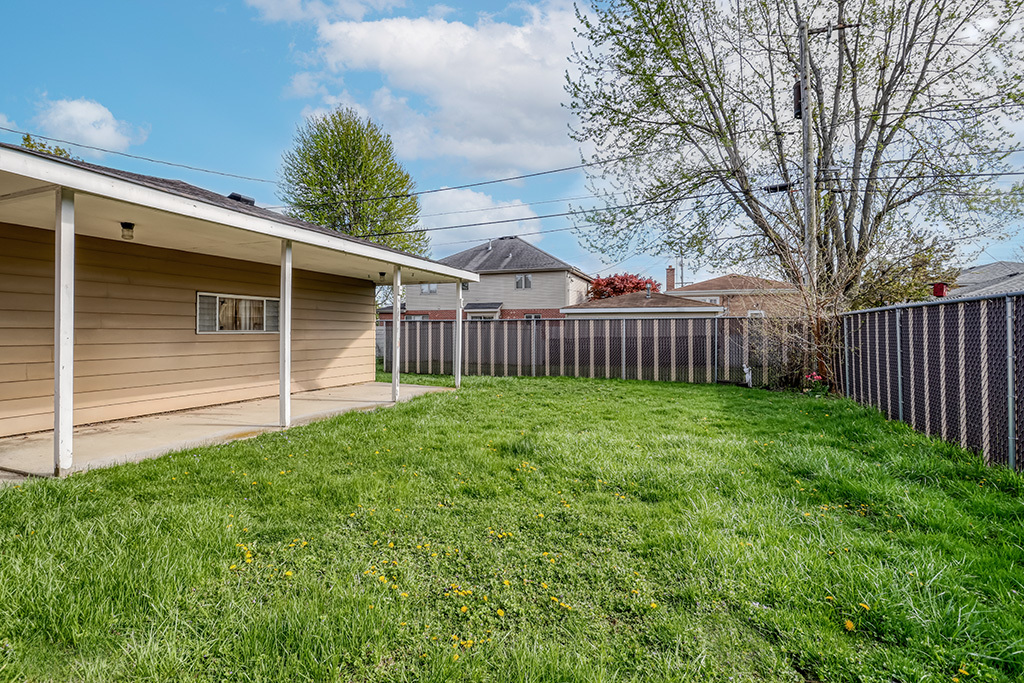 5707 W 90th Place, Oak Lawn, IL 60453