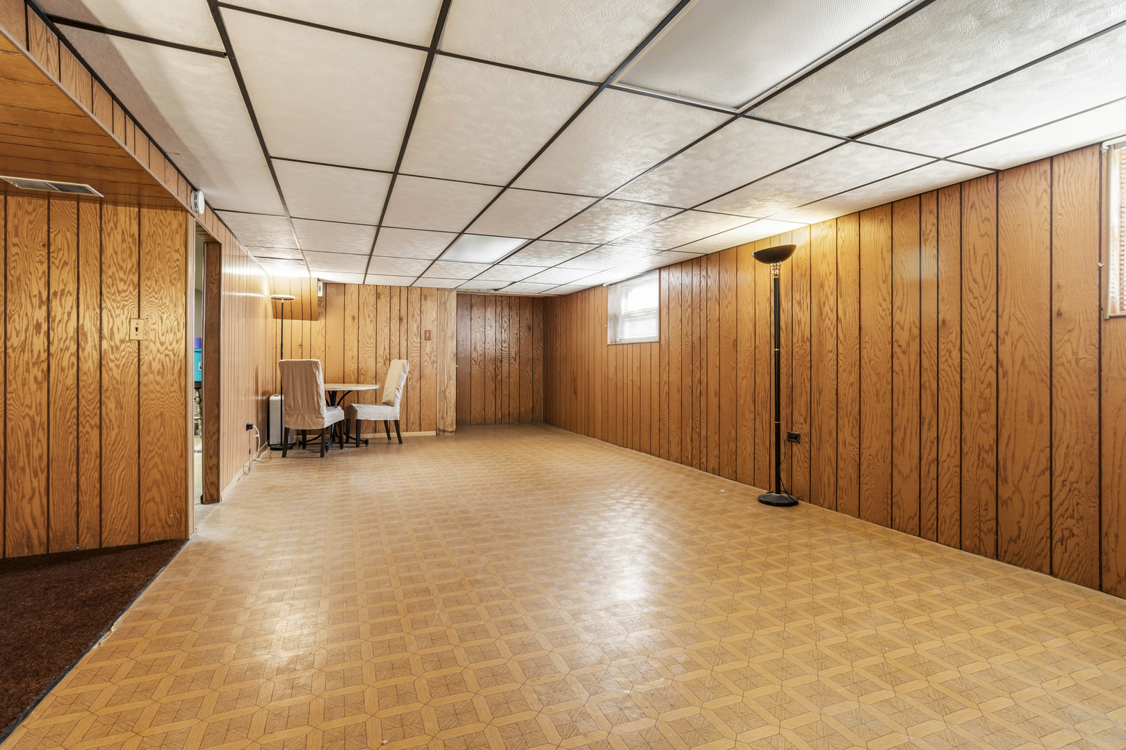 5707 W 90th Place, Oak Lawn, IL 60453