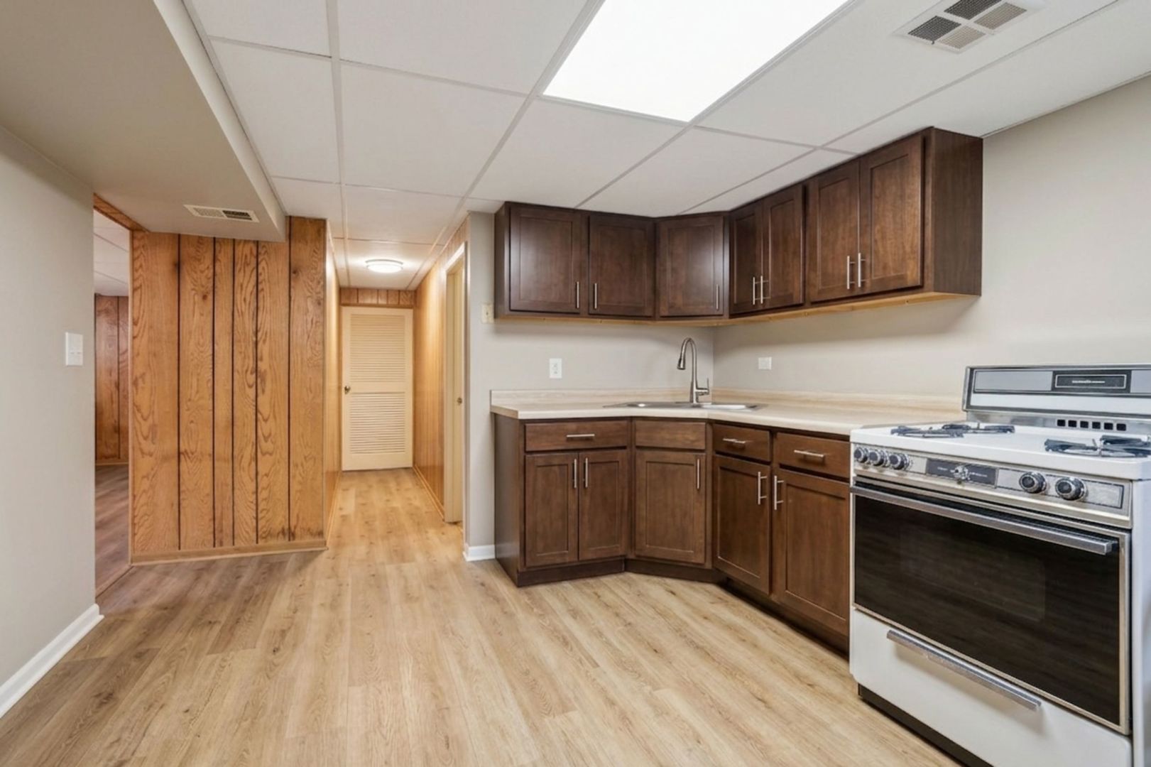 5707 W 90th Place, Oak Lawn, IL 60453