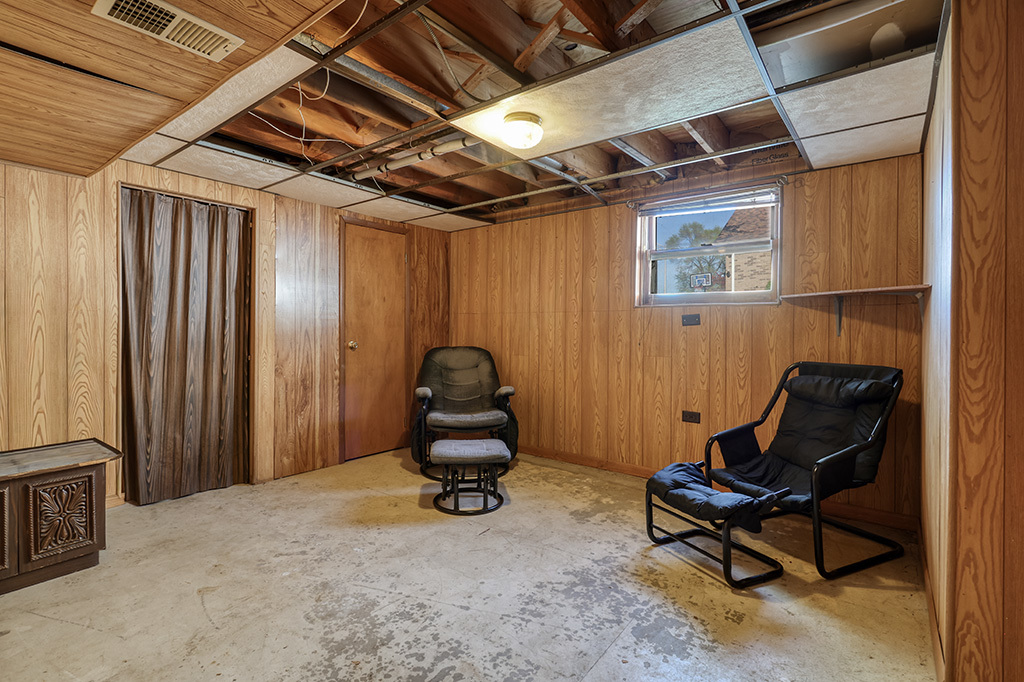 5707 W 90th Place, Oak Lawn, IL 60453