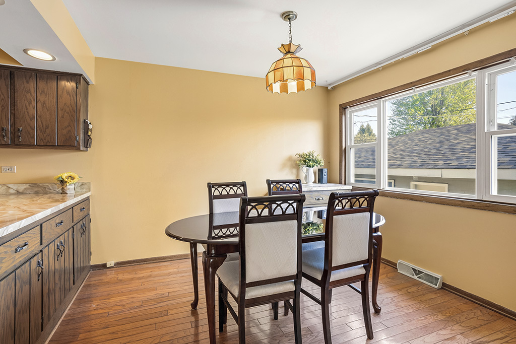 5707 W 90th Place, Oak Lawn, IL 60453