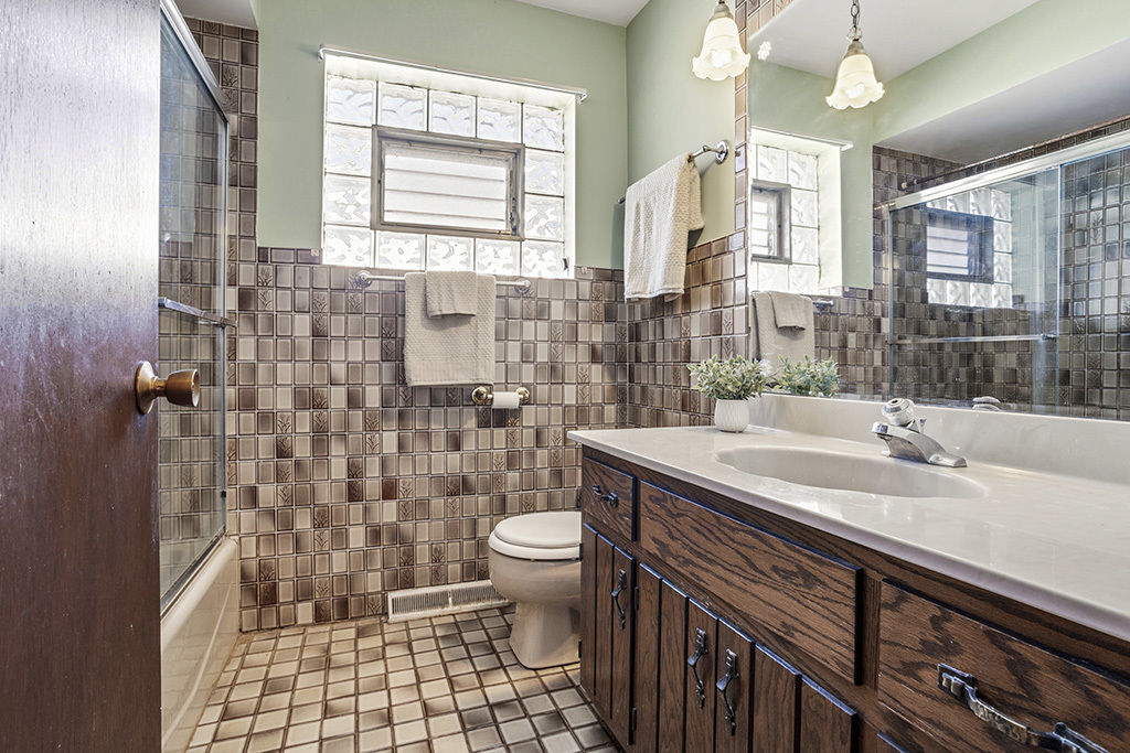 5707 W 90th Place, Oak Lawn, IL 60453