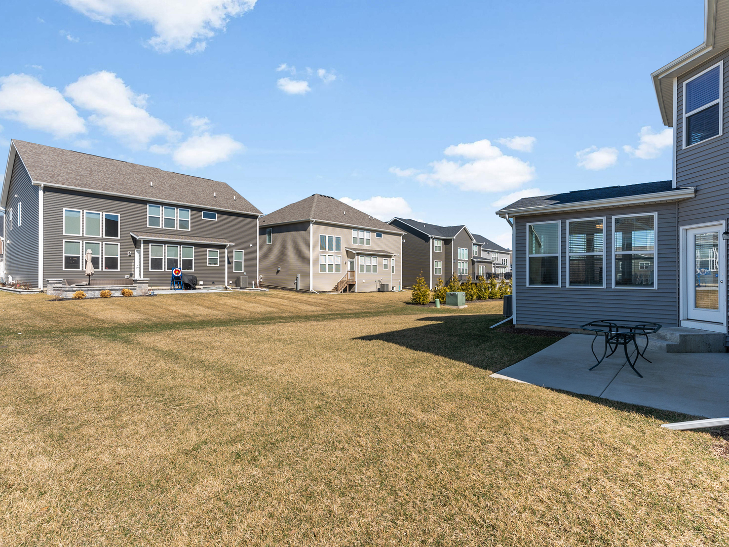 2552 Weatherbee Lane, Naperville, IL 60563